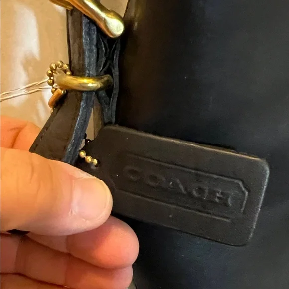 Coach Vintage Elegant Black Leather Shoulder Bag - Picture 3 of 16